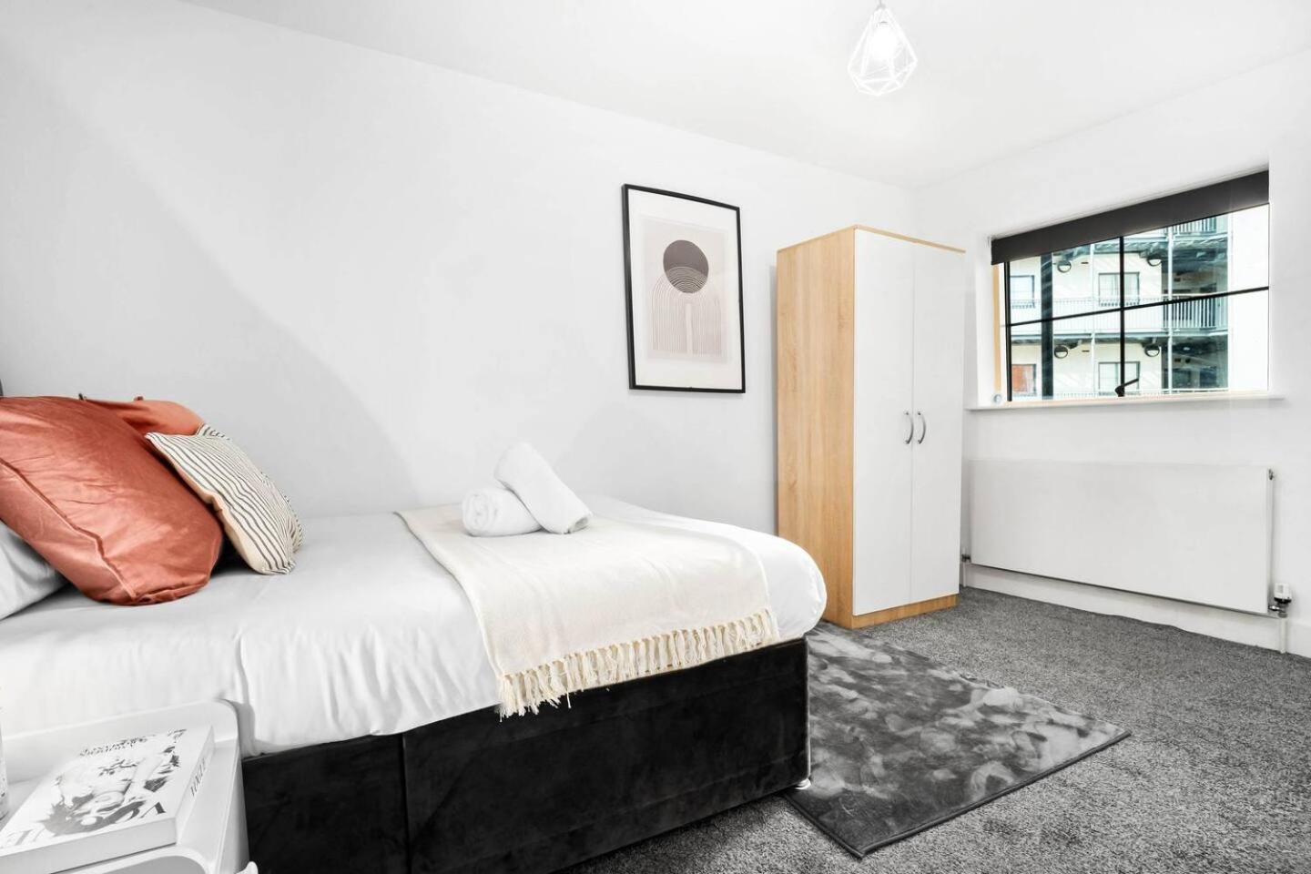 City Centre - Two Bedroom Apartment - Juliet Balcony - Secure Parking - Wifi - Smart Tv - Top Rated -33S Birmingham Bagian luar foto