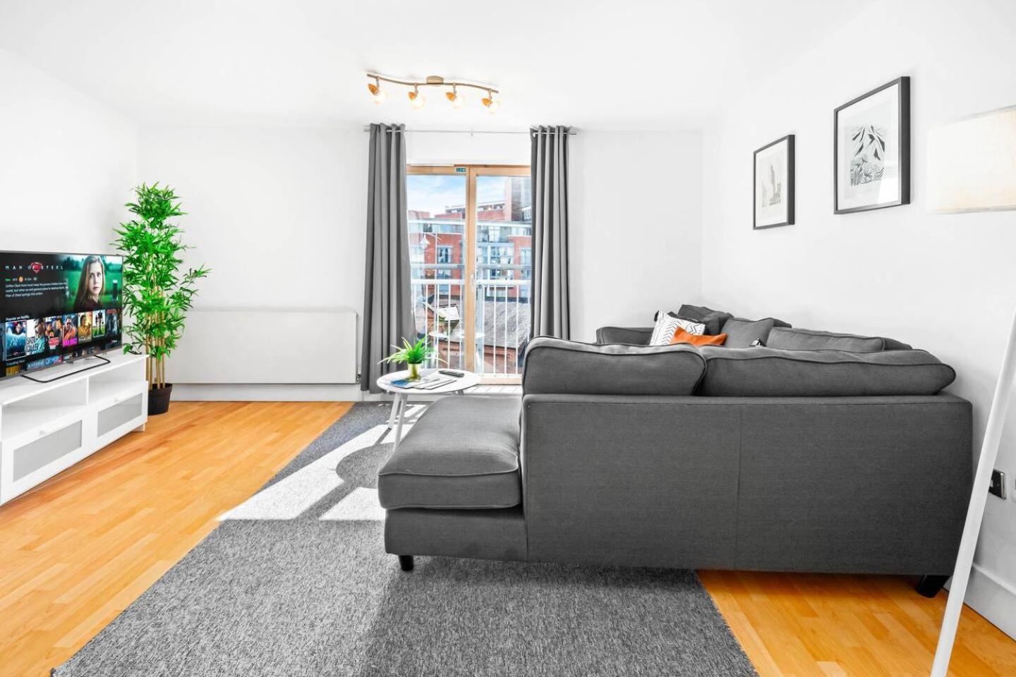 City Centre - Two Bedroom Apartment - Juliet Balcony - Secure Parking - Wifi - Smart Tv - Top Rated -33S Birmingham Bagian luar foto