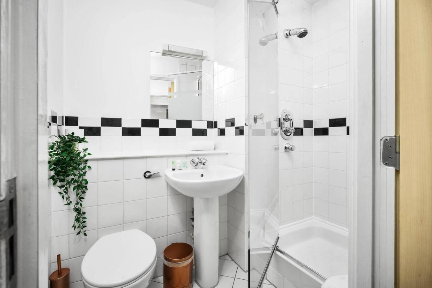 City Centre - Two Bedroom Apartment - Juliet Balcony - Secure Parking - Wifi - Smart Tv - Top Rated -33S Birmingham Bagian luar foto