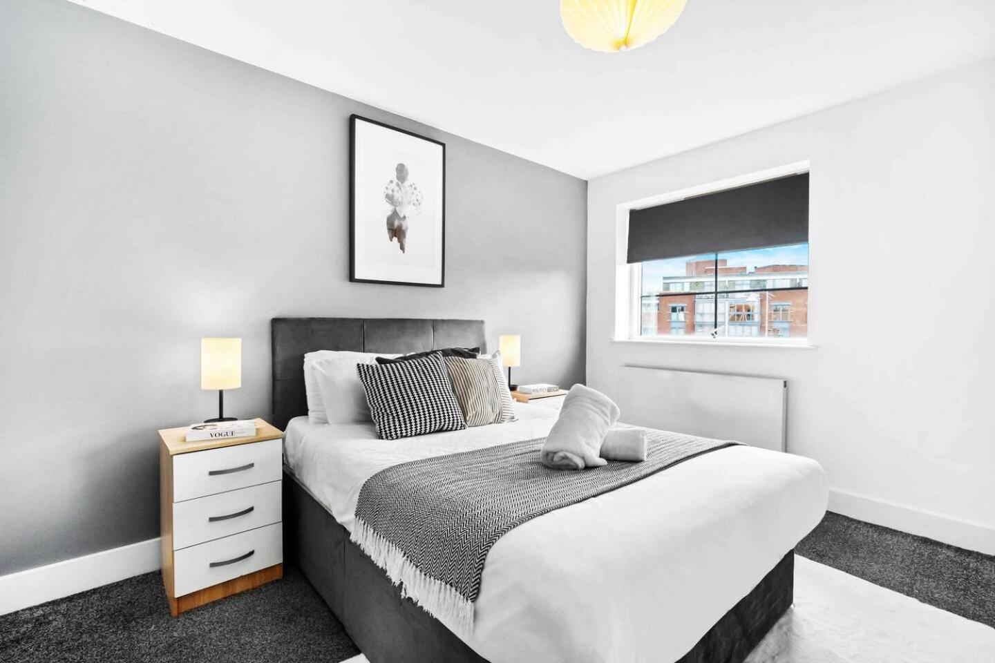 City Centre - Two Bedroom Apartment - Juliet Balcony - Secure Parking - Wifi - Smart Tv - Top Rated -33S Birmingham Bagian luar foto