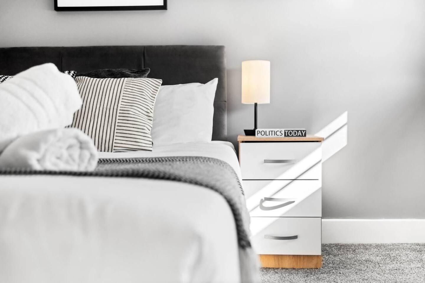 City Centre - Two Bedroom Apartment - Juliet Balcony - Secure Parking - Wifi - Smart Tv - Top Rated -33S Birmingham Bagian luar foto