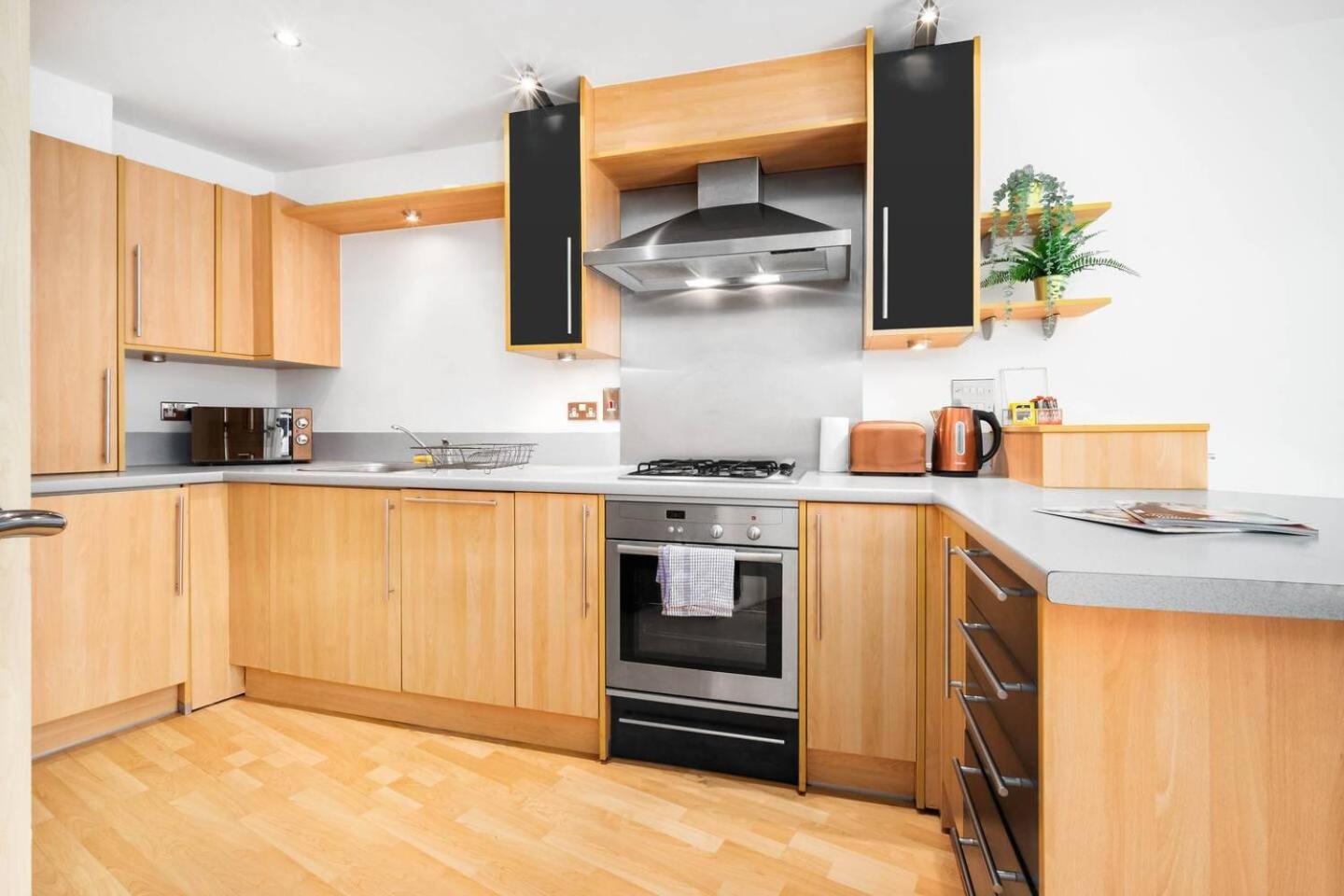 City Centre - Two Bedroom Apartment - Juliet Balcony - Secure Parking - Wifi - Smart Tv - Top Rated -33S Birmingham Bagian luar foto